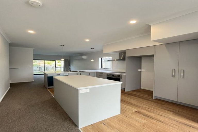 Photo of property in 11 Koreke Close, Kenepuru, Porirua, 5022