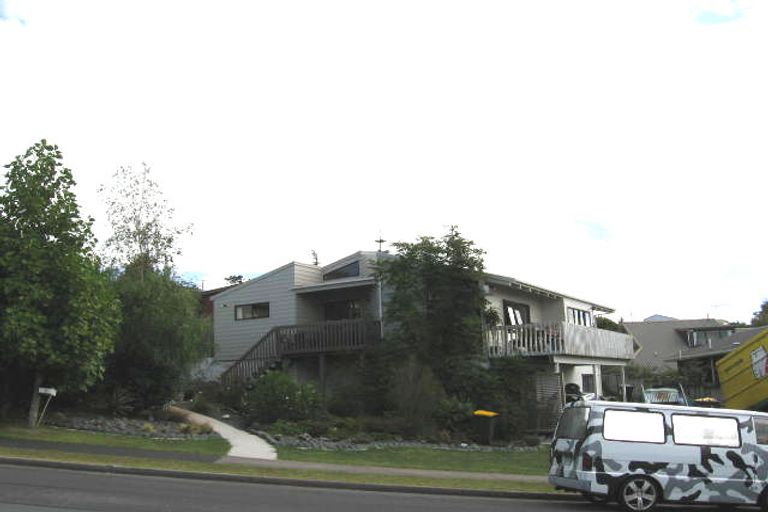 Photo of property in 10 Unsworth Drive, Unsworth Heights, Auckland, 0632