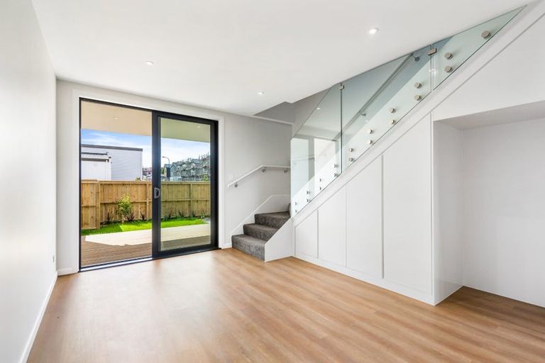 Photo of property in 35 Otuwairoa Esplanade, Opaheke, 2113