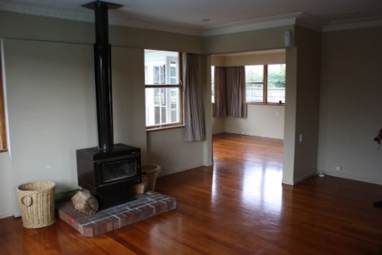 Photo of property in 15 Gills Avenue, Papakura, 2110