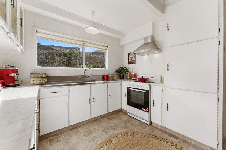 Photo of property in 5 Price Street, Westown, New Plymouth, 4310