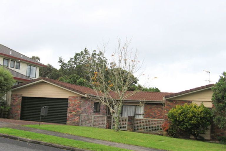 Photo of property in 15 St Simon Place, Botany Downs, Auckland, 2010