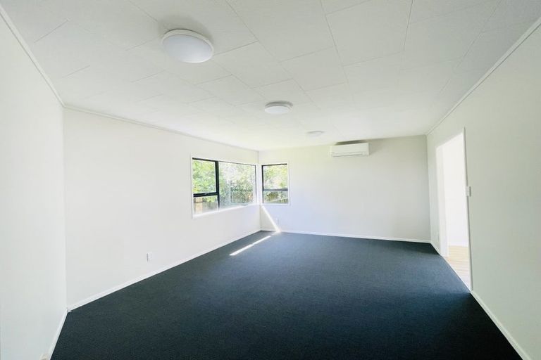 Photo of property in 6 Pureora Place, Clendon Park, Auckland, 2103