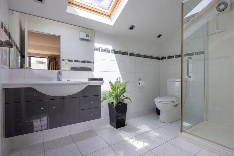 Photo of property in 42 Manuka Crescent, Wanaka, 9305