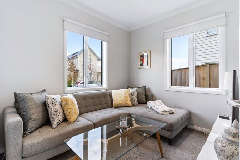 Photo of property in 22 Warbler Crescent, Papakura, 2110