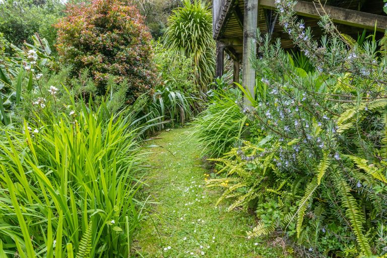 Photo of property in 187 Victory Road, Laingholm, Auckland, 0604