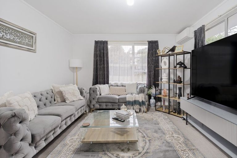 Photo of property in 69 Kemp Road, Massey, Auckland, 0614