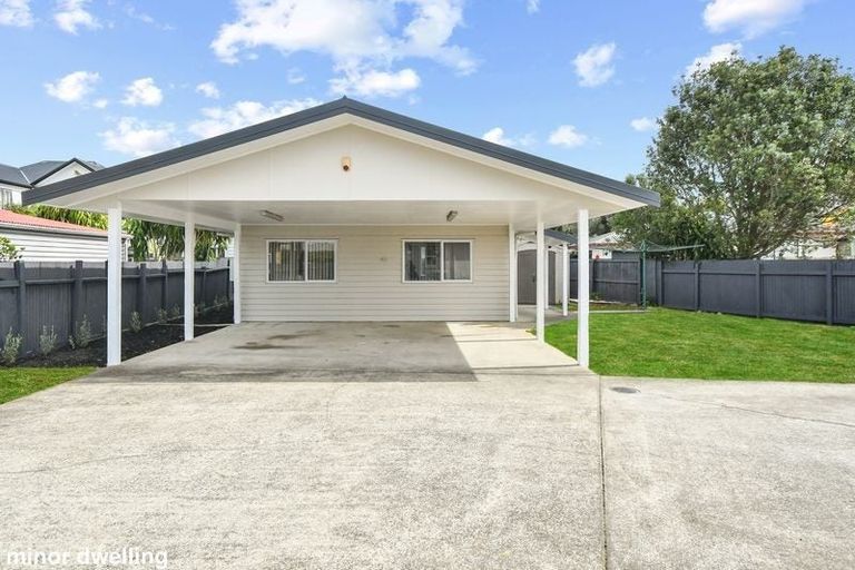 Photo of property in 34 Convair Crescent, Mangere, Auckland, 2022