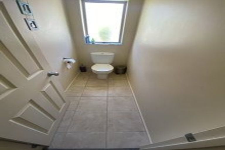 Photo of property in 15 Malin Place, Pinehill, Auckland, 0632