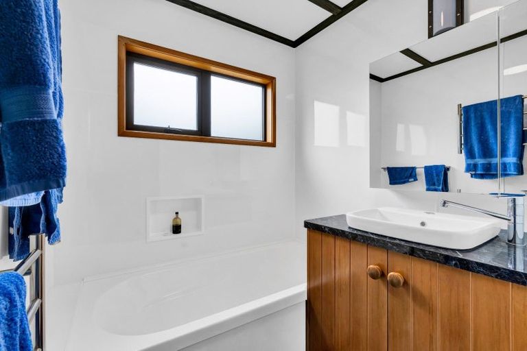 Photo of property in 24 Prudence Place, Oakura, 4314