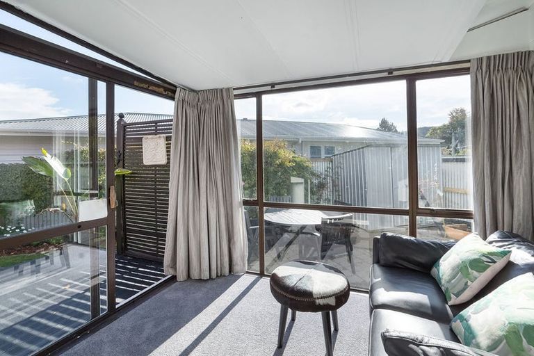 Photo of property in 8 Vista Crescent, Maoribank, Upper Hutt, 5018