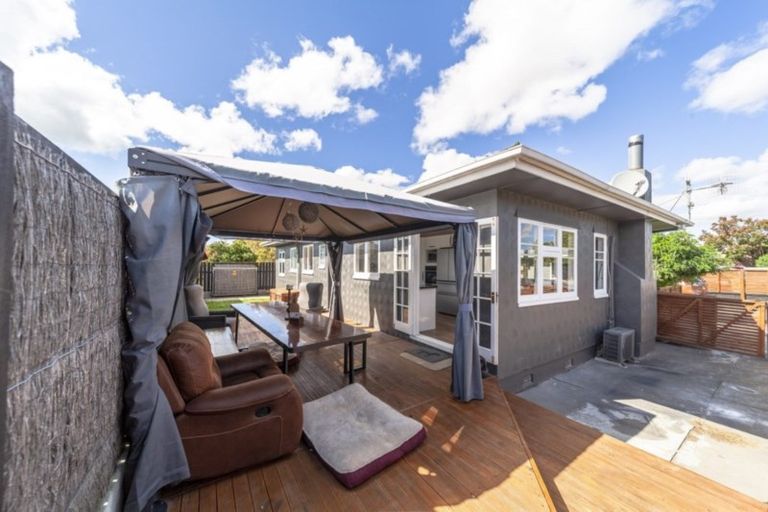 Photo of property in 15 Puketapu Road, Taradale, Napier, 4112