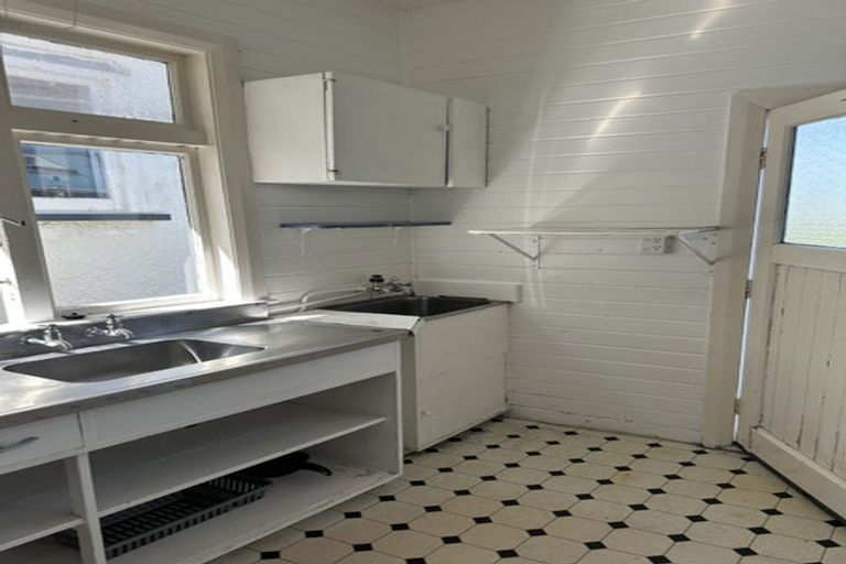 Photo of property in 75 Apu Crescent, Lyall Bay, Wellington, 6022