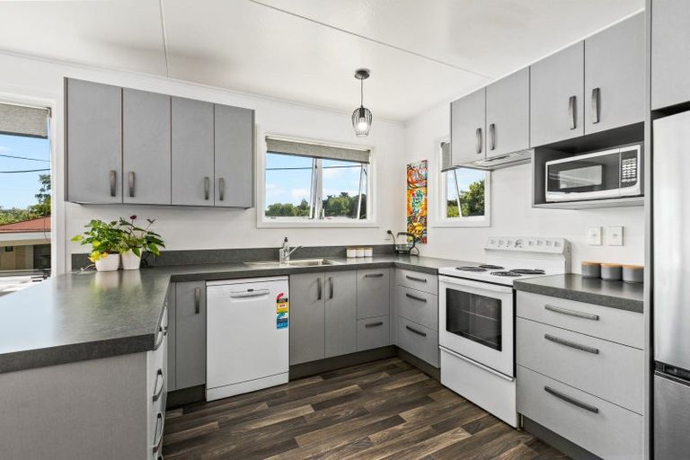 Photo of property in 3 Mcgreevy Street, Waipawa, 4210