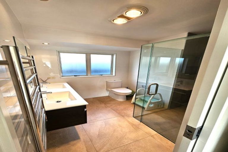 Photo of property in 5 Aspatria Place, Northpark, Auckland, 2013