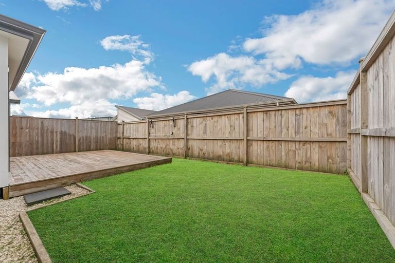 Photo of property in 14 Noia Way, Karaka, Papakura, 2113
