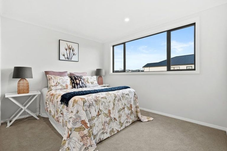 Photo of property in 28 Catalina Avenue, Rosehill, Papakura, 2113