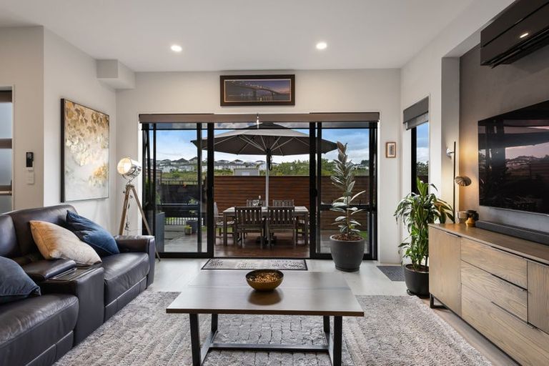 Photo of property in 22 Arran Point Parade, Orewa, 0931