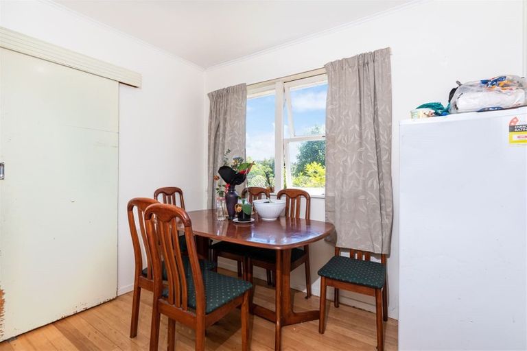 Photo of property in 17 Chilcott Road, Henderson, Auckland, 0612