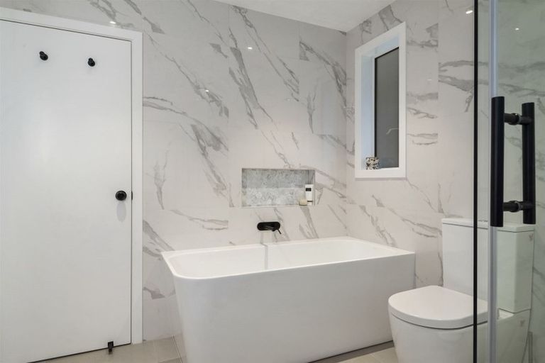 Photo of property in 102 Park Hill Road, Birkenhead, Auckland, 0626