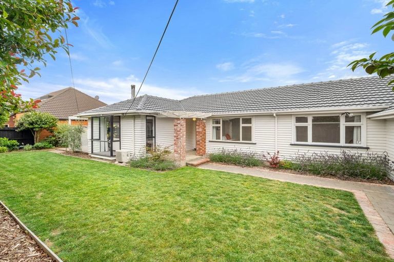 Photo of property in 1/180 Avonhead Road, Avonhead, Christchurch, 8042