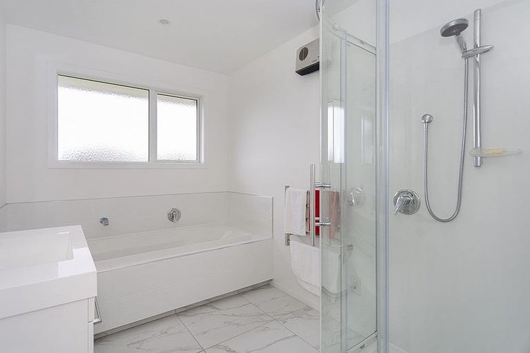 Photo of property in 3a Weston Road, Holmes Hill, Oamaru, 9401