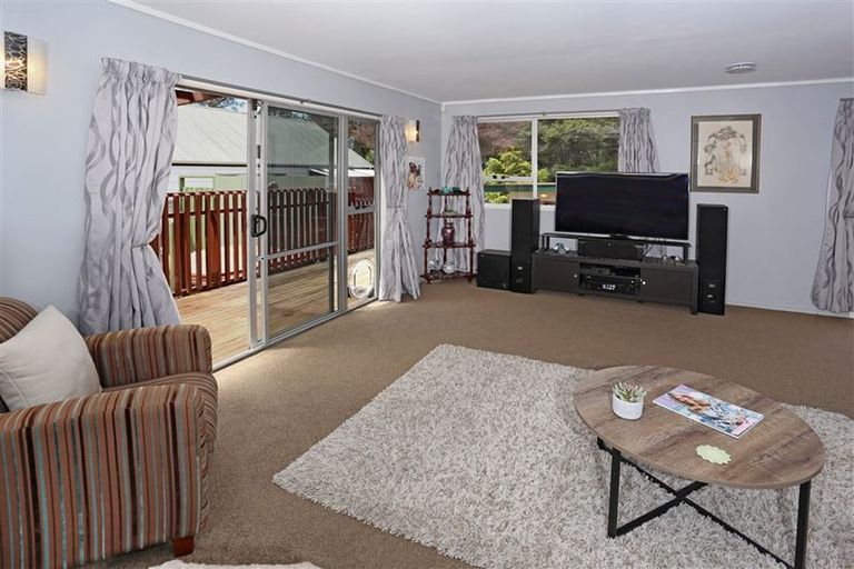 Photo of property in 26 Wirihana Road, Titirangi, Auckland, 0604