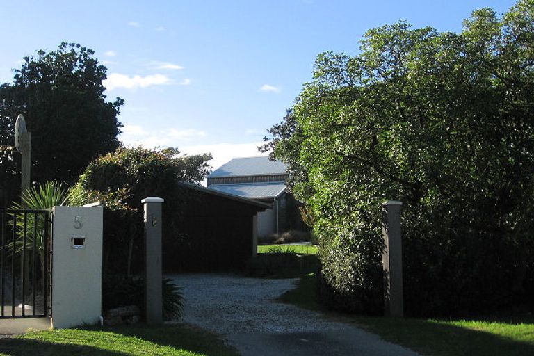 Photo of property in 7 Heperi Street, Waikanae Beach, Waikanae, 5036