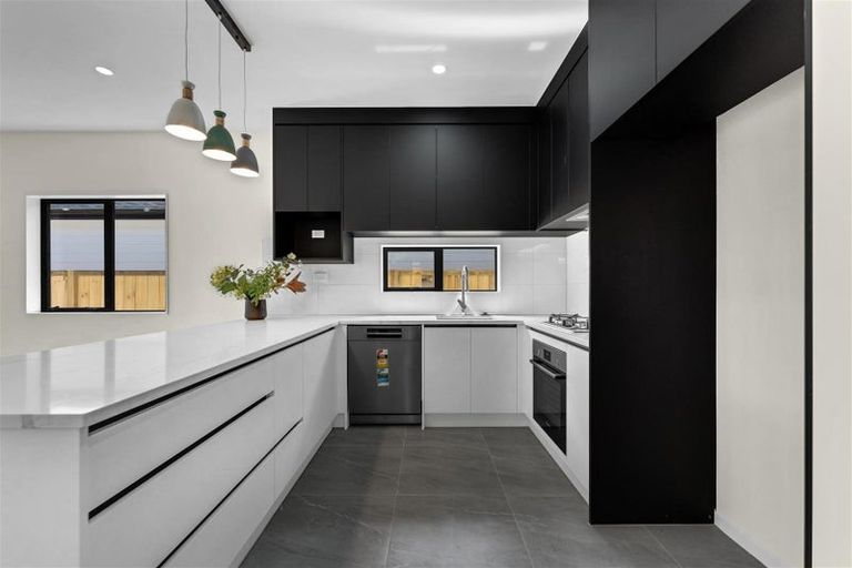 Photo of property in 14 Waimarie Drive, Karaka, 2578