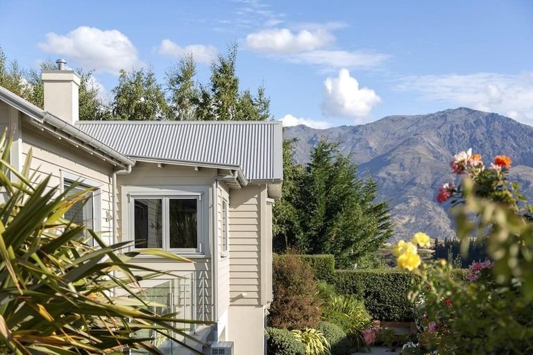 Photo of property in 22 Advance Terrace, Arrowtown, 9302