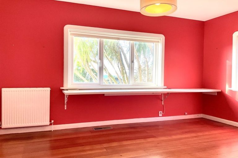 Photo of property in 1b Wadestown Road, Wadestown, Wellington, 6012