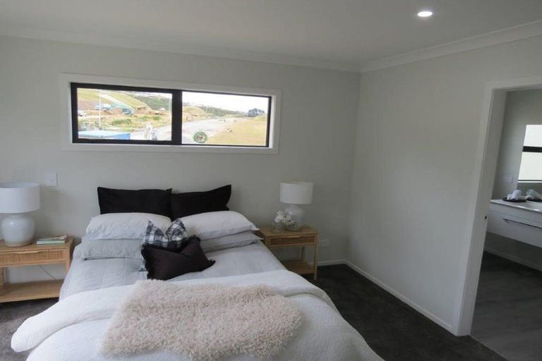 Photo of property in 142 Jamaica Drive, Grenada North, Wellington, 5028