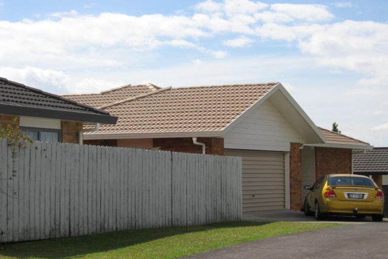 Photo of property in 22 Heversham Place, Glendene, Auckland, 0602