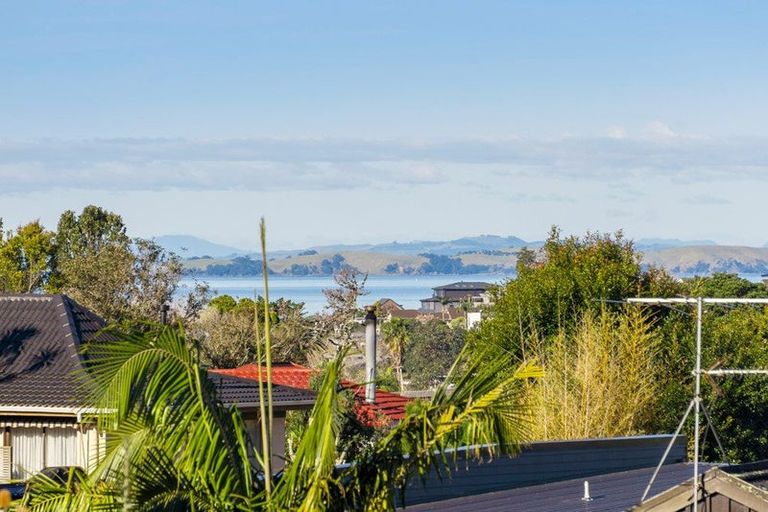 Photo of property in 1/29 King Richard Place, Browns Bay, Auckland, 0630