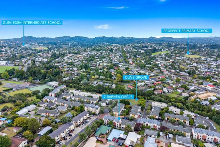Photo of property in 7 Barnea Circle, Glen Eden, Auckland, 0602