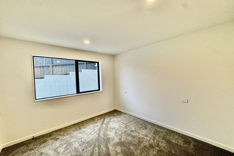 Photo of property in 23 Kerekin Drive, Oteha, Auckland, 0632