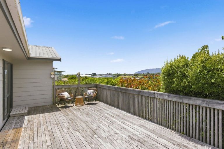 Photo of property in 130 Renown Road, Raumati South, Paraparaumu, 5032