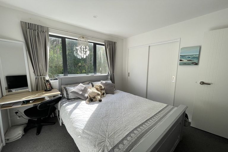 Photo of property in 2/4 Mcquoid Place, Glenfield, Auckland, 0629