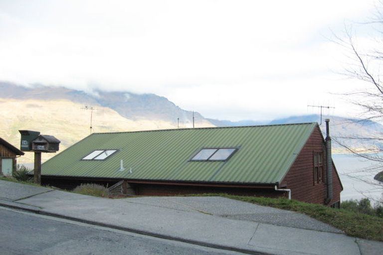 Photo of property in 24b Mckerrow Place, Sunshine Bay, Queenstown, 9300