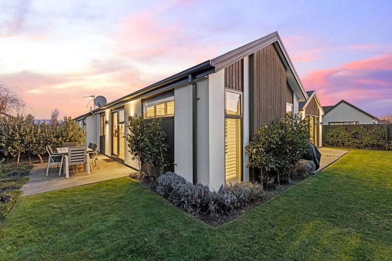 Photo of property in 15 Luxembourg Crescent, Halswell, Christchurch, 8025