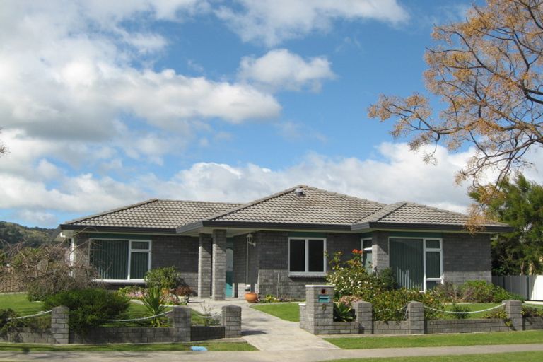 Photo of property in 8 Edgewater Grove, Whakatane, 3120