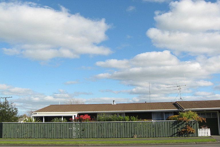 Photo of property in 1 Wanganui Road, Marton, 4710