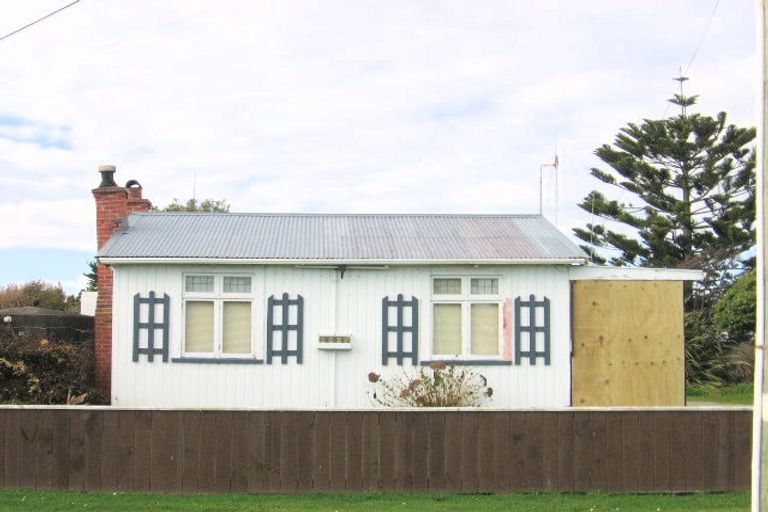 Photo of property in 21 Shortt Street, Foxton Beach, Foxton, 4815
