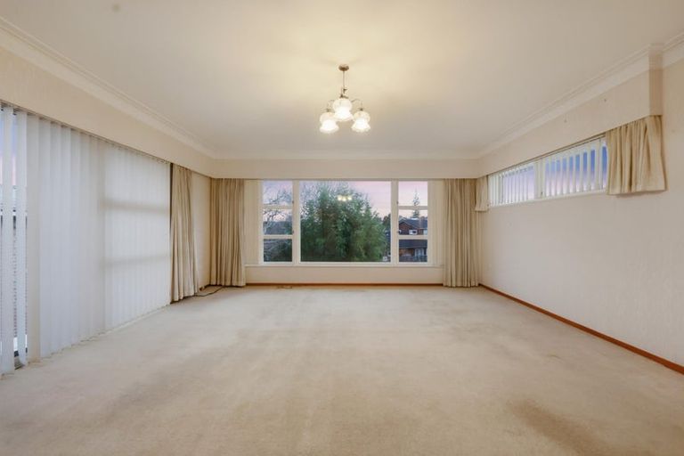 Photo of property in 16 Highlight Parade, Te Atatu South, Auckland, 0610