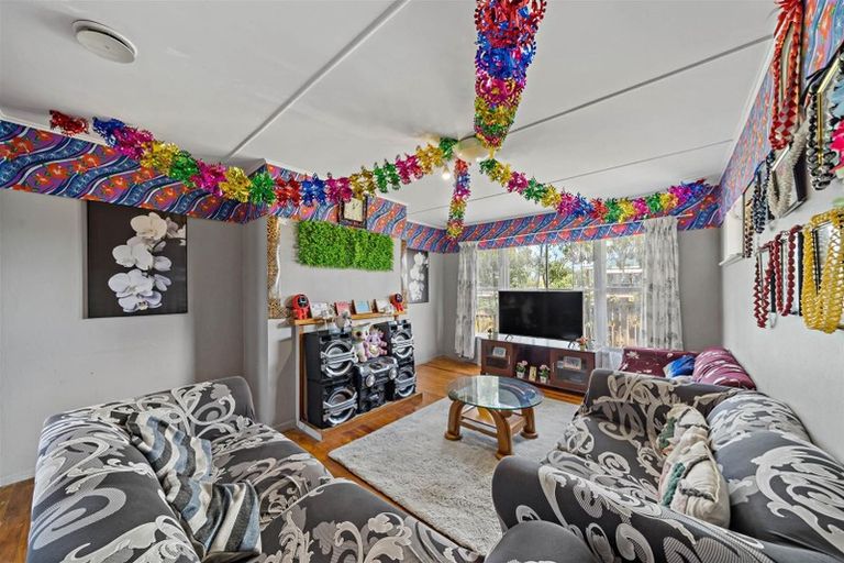 Photo of property in 63 Hepburn Road, Glendene, Auckland, 0602