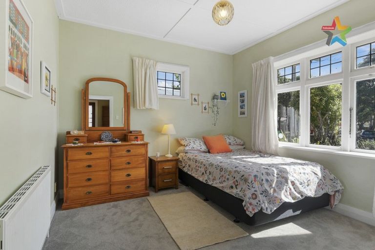 Photo of property in 17 Pirie Crescent, Moera, Lower Hutt, 5010