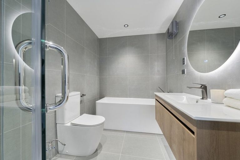 Photo of property in 19 Taipahitini Road, Rosehill, 2113