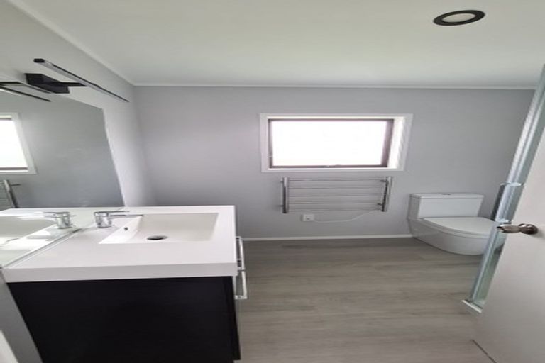 Photo of property in 2/25 Sartors Avenue, Northcross, Auckland, 0630