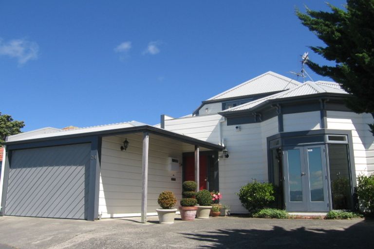 Photo of property in 24 Harbour View Road, Northland, Wellington, 6012