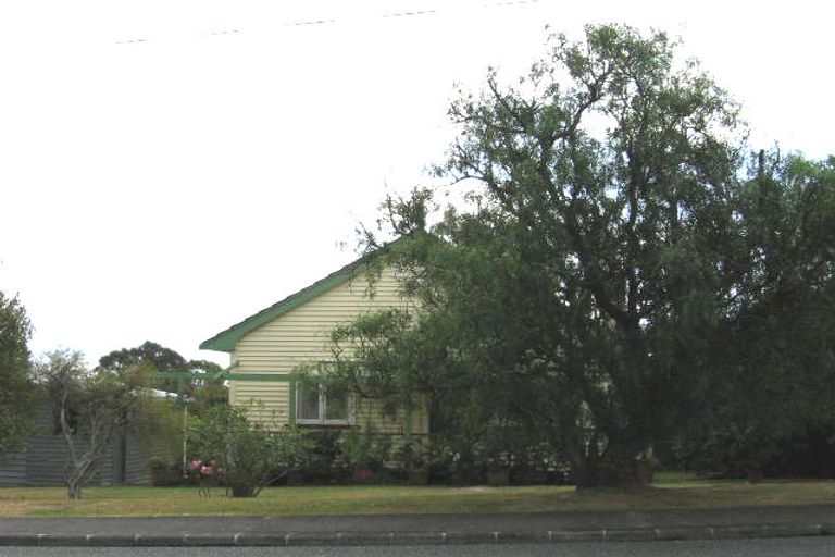Photo of property in 16 Firth Road, Torbay, Auckland, 0630